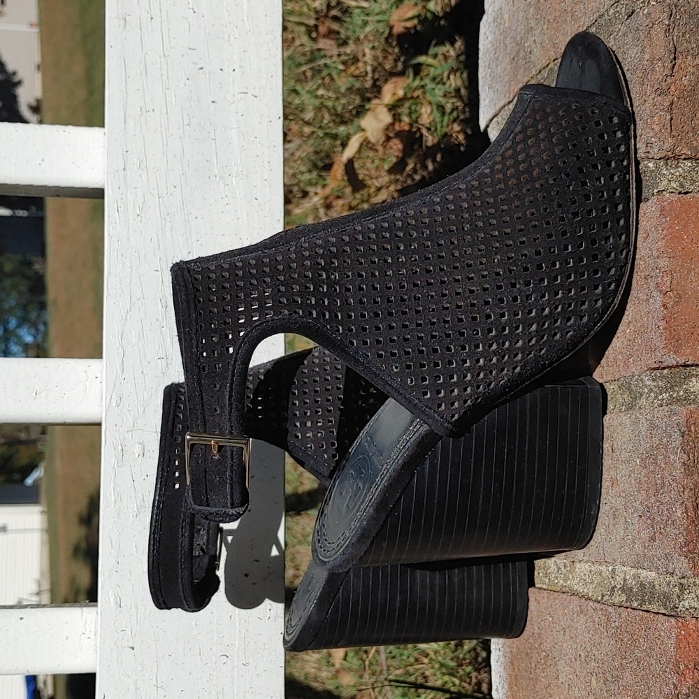 Tory Burch Jesse Black Leather Perforated Sandal Size 6 (3260)